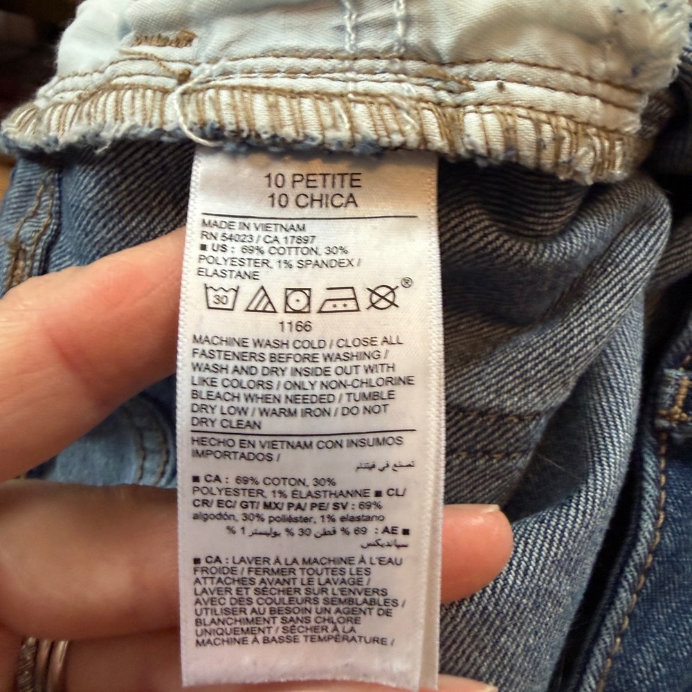 Old Navy high rise wide leg jeans. Size 10P, 28" inseam. EUC, like new. - Picture 7 of 7